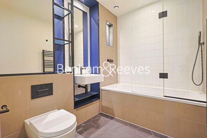 2 Bedroom Flat To Rent In Beresford Avenue, Grand Union, HA0