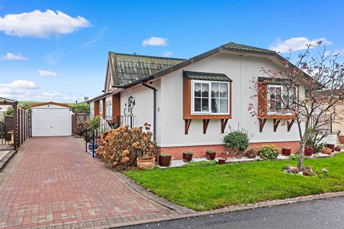 2 Bedroom Park Home For Sale In Rose Crescent, Dodwell, Stratford-Upon-Avon, CV37