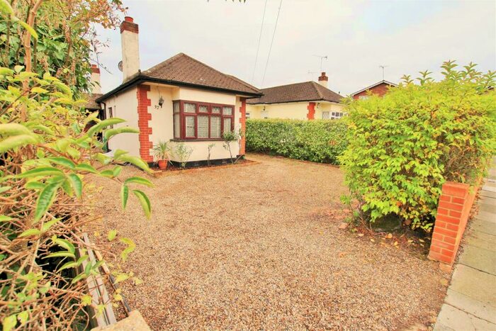4 Bedroom Semi-Detached Bungalow To Rent In Picketts Avenue, Leigh On Sea, SS9