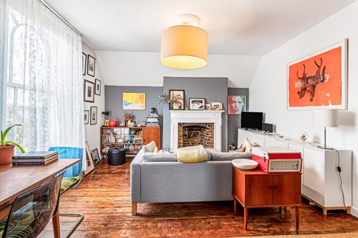 2 Bedroom Flat To Rent In Crouch Hill, Crouch End, London, N8