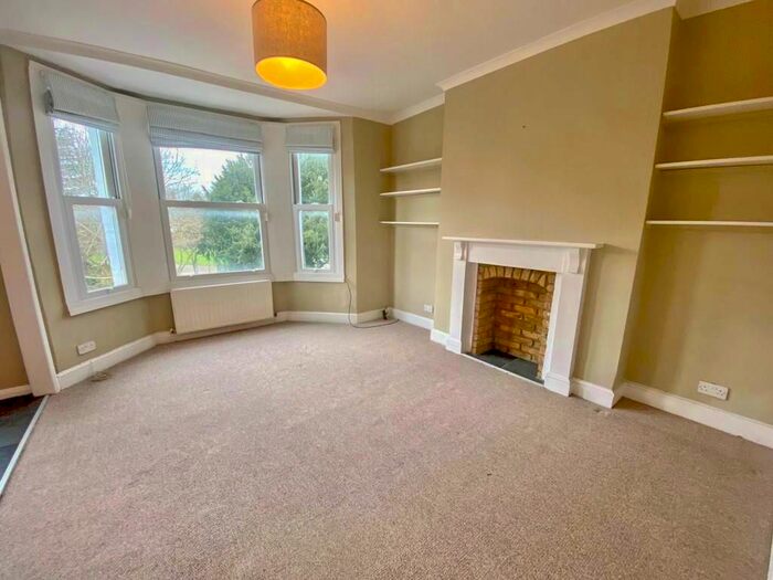 2 Bedroom Flat To Rent In Fulham Palace Road, Fulham SW6