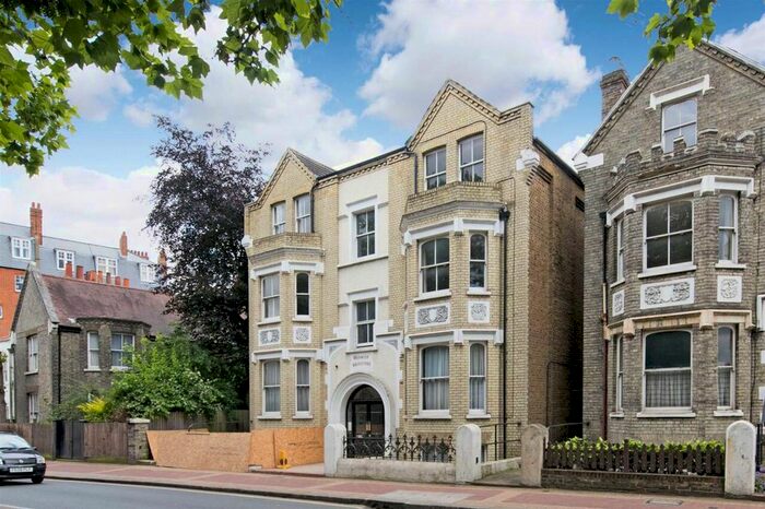 2 Bedroom Flat To Rent In Warwick Mansions, Lower Richmond Road, Putney, SW15