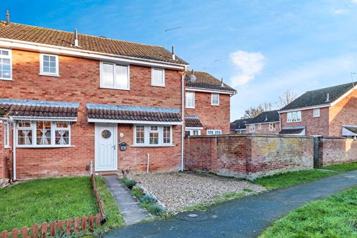 2 Bedroom Terraced House For Sale In Downer Close, Buckingham, MK18