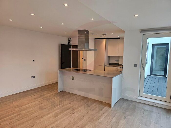 2 Bedroom Flat To Rent In Dacres Road, London, SE23