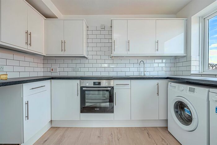 2 Bedroom Flat To Rent In Station Approach, Cheam, Sutton, SM2