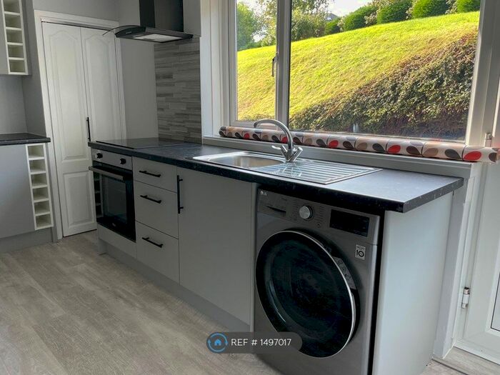 2 Bedroom Flat To Rent In High Storrs Rise, Sheffield, S11