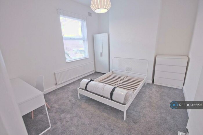 3 Bedroom Flat To Rent In Elm Av &pound;Pp/Pw**Students /**, Nottingham, NG3