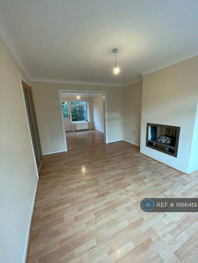 3 Bedroom Semi-Detached House To Rent In Ladbrooke Crescent, Nottingham, NG6