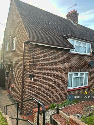 3 Bedroom Semi-Detached House To Rent In St George&#;S Crescent, Gravesend, DA12