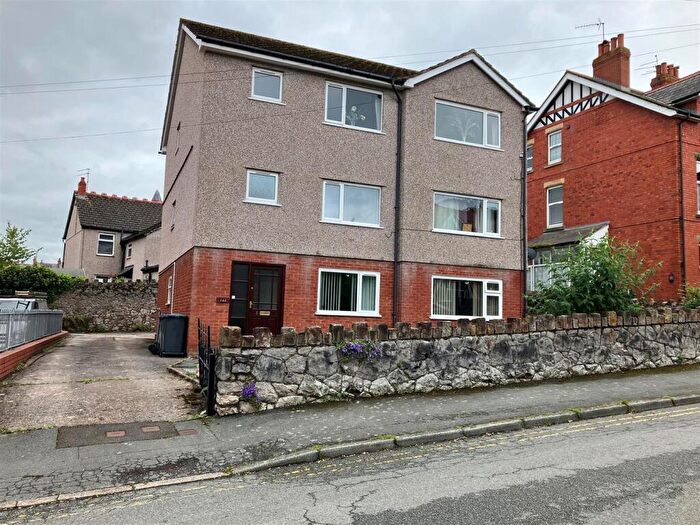 2 Bedroom Flat For Sale In Woodland Park, Colwyn Bay, LL29