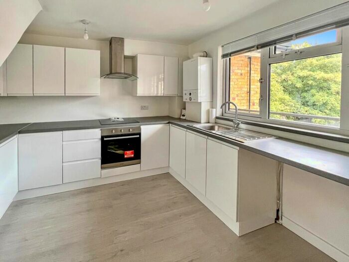 3 Bedroom Flat To Rent In St. Dunstans Road, London, SE25