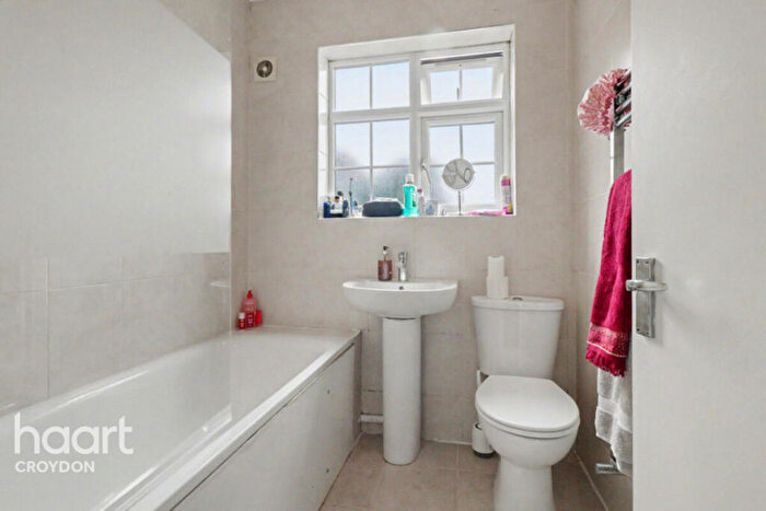 3 Bedroom Block Of Apartments For Sale In St James's Road, Croydon, CR0