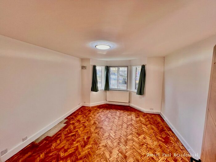 2 Bedroom Flat To Rent In Great West Road, Hounslow, TW5