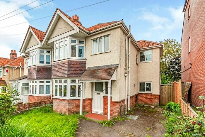 6 Bedroom House To Rent In Ripstone Gardens, Southampton, Hampshire, SO17