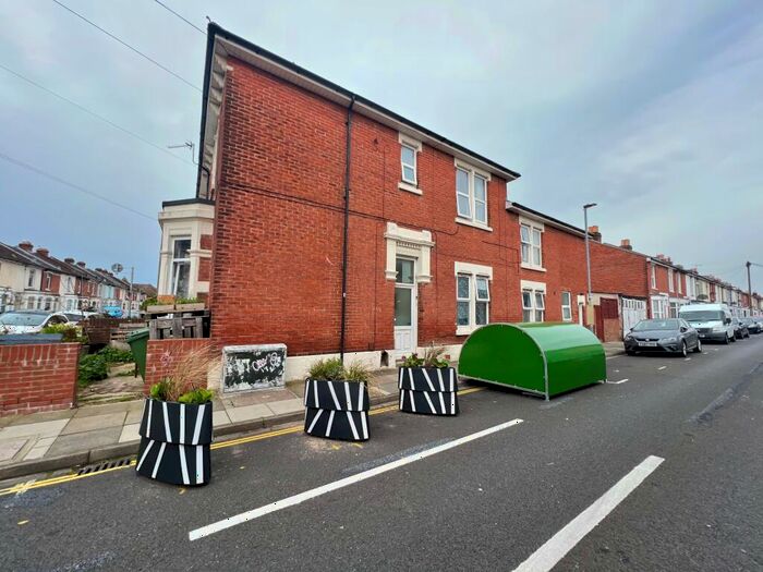 2 Bedroom Flat To Rent In Fawcett Road, Southsea, PO4