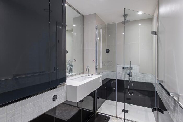 2 Bedroom Apartment To Rent In Eagle Point, City Road, EC1V