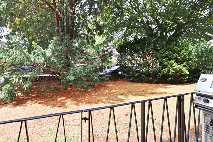 2 Bedroom Flat To Rent In Rodney Close, New Malden, KT3