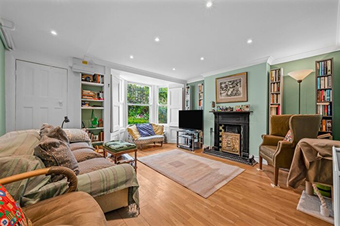 3 Bedroom Terraced House For Sale In Medina Road, Yonge Park, N7