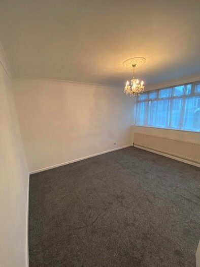 3 Bedroom Semi-Detached House To Rent In Fairbourne Avenue, West Midlands B65