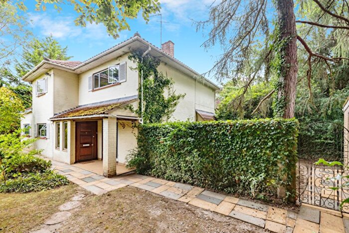 5 Bedroom Detached House For Sale In Green Lane, Watford, WD19