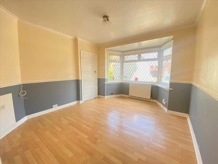 2 Bedroom Flat To Rent In Errol Gardens, Yeading, Hayes, UB4