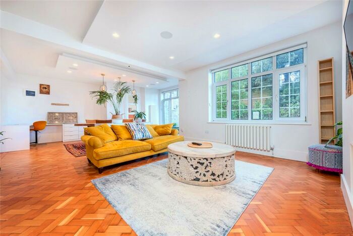 3 Bedroom Flat To Rent In Wood Lane, Highgate, London, N6