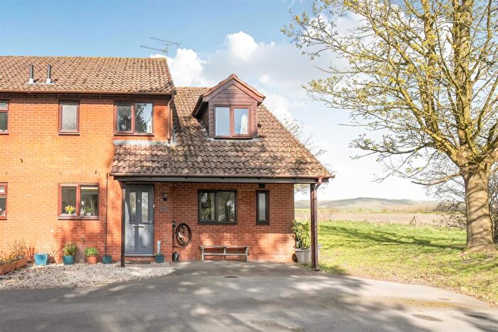 4 Bedroom Semi Detached House For Sale In Chandlers Close, All Cannings, SN10