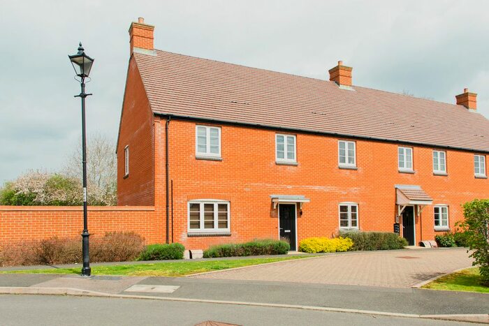 2 Bedroom Flat For Sale In Halestrap Way, Kings Sutton, OX17