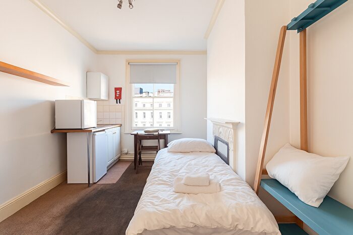 Studio To Rent In Pembridge Villas, London, W11
