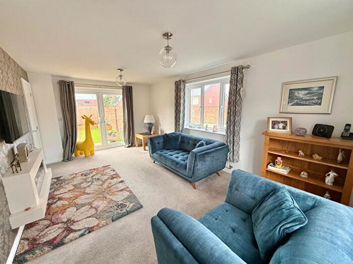 3 Bedroom Detached House For Sale In Cypress Close, Macclesfield, SK11