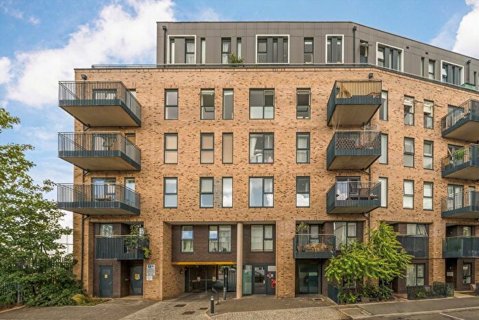1 Bedroom Flat For Sale In Trinity Way, Acton, W3