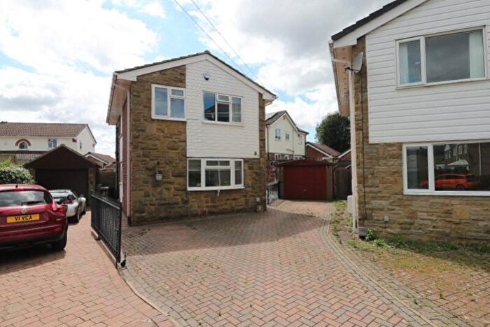 3 Bedroom Detached House To Rent In Kirkstone Drive, Gomersal, Cleckheaton, West Yorkshire, BD19