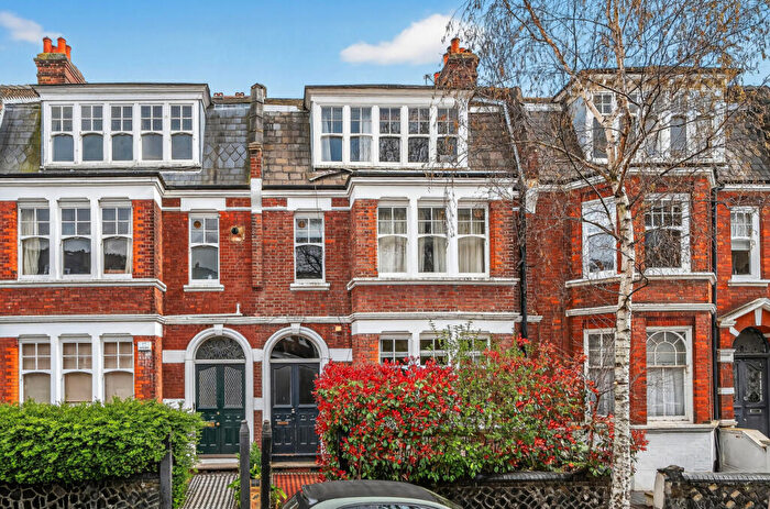 2 Bedroom Apartment For Sale In Glenmore Road, Belsize Park, NW3