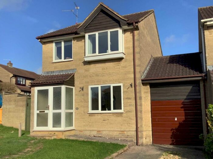 3 Bedroom Link Detached House To Rent In Greenaway Close, Wincanton, BA9