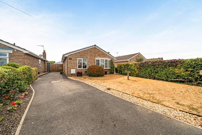 3 Bedroom Detached Bungalow For Sale In Shillbrook Avenue, Carterton, Oxfordshire, OX18