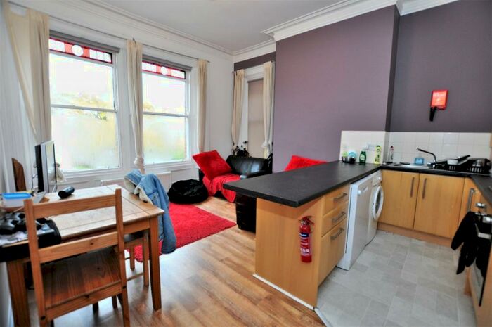3 Bedroom Flat To Rent In Grosvenor Place, Newcastle Upon Tyne, NE2