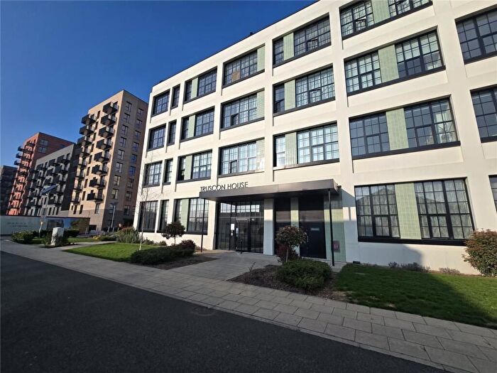 3 Bedroom Flat For Sale In Flat, Truscon House, Hayes, UB3