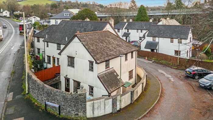 3 Bedroom Semi-Detached House For Sale In Croppins Close, Buckfastleigh, TQ11