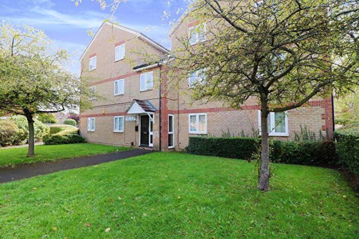 2 Bedroom Apartment For Sale In Maplin Park, Langley, SL3