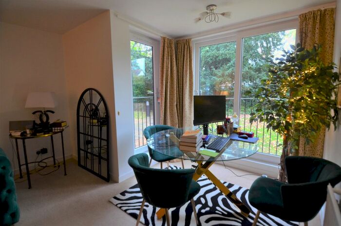 2 Bedroom Flat To Rent In Apsley Court, 320 Woodstock Road, Oxford OX2