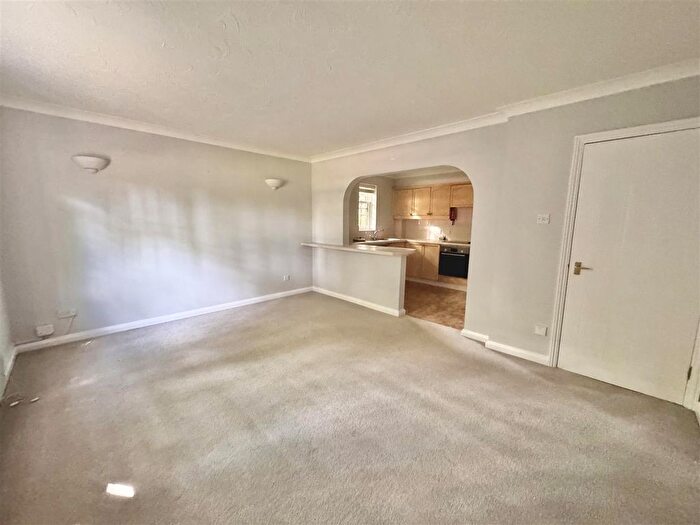 1 Bedroom Flat To Rent In Princes Road, Weybridge, KT13