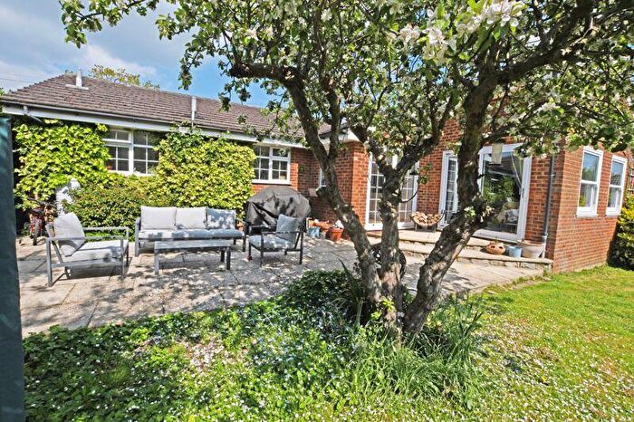 4 Bedroom Detached House For Sale In Headcorn Road, Maidstone, ME17
