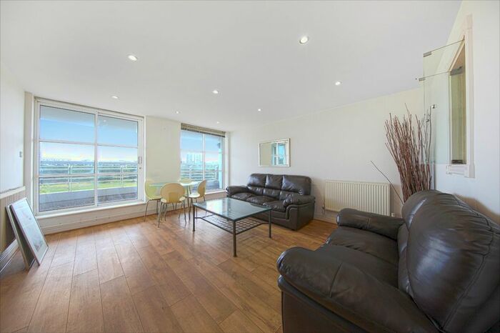 1 Bedroom Flat To Rent In Barrier Point Road, Silvertown, E16