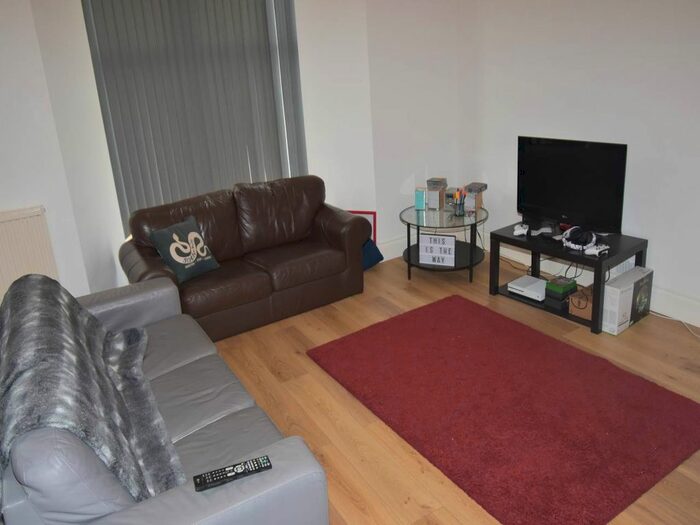 2 Bedroom Flat To Rent In Gwydr Crescent, Uplands, Swansea, SA2