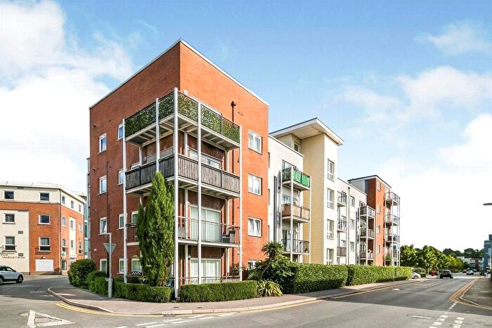 1 Bedroom Flat For Sale In Canalside, Redhill, Surrey, RH1