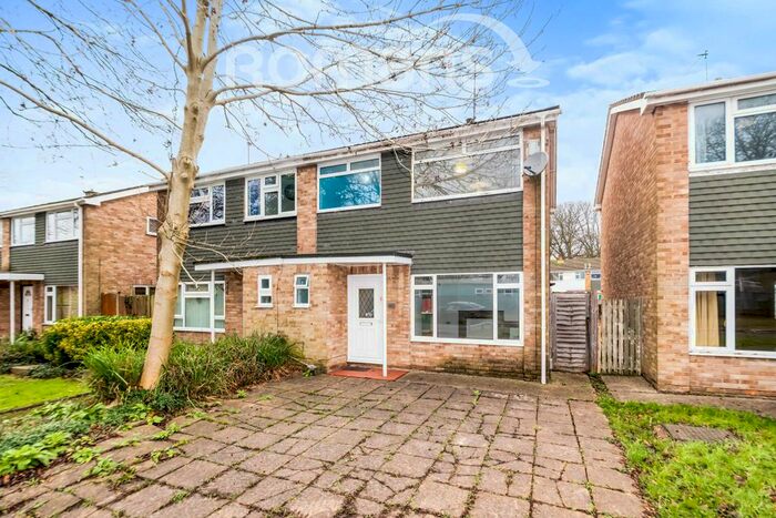 3 Bedroom Semi-Detached House To Rent In Fernhill Road, Farnborough, GU14