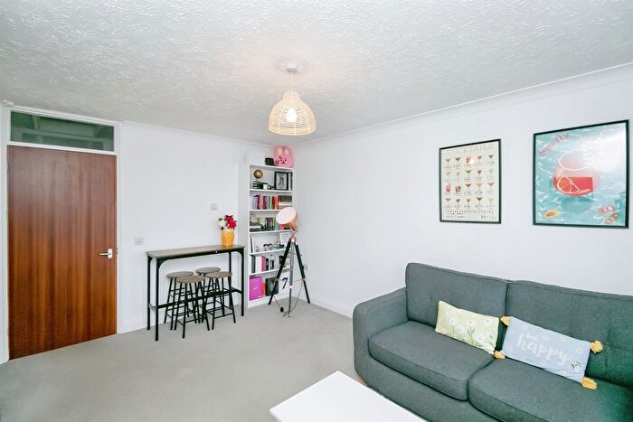 1 Bedroom Flat For Sale In Dock View Road, Barry, CF63