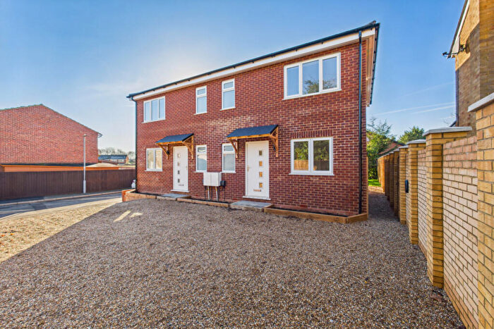 4 Bedroom Semi Detached House For Sale In Hardewick Place, St. Albans, AL2