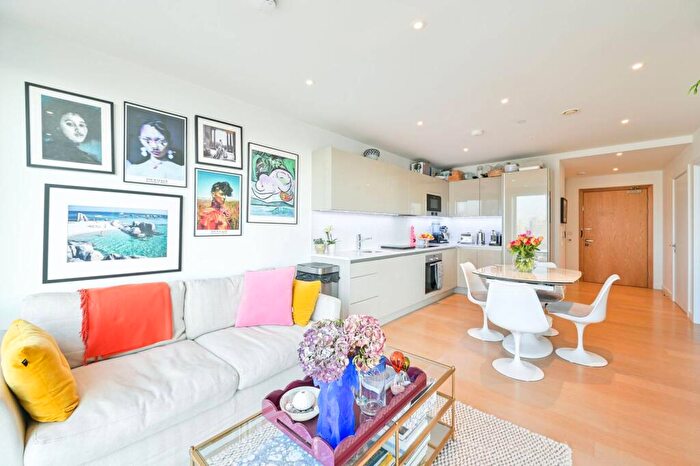 1 Bedroom Flat For Sale In Sayer Street, Elephant And Castle, London, SE17