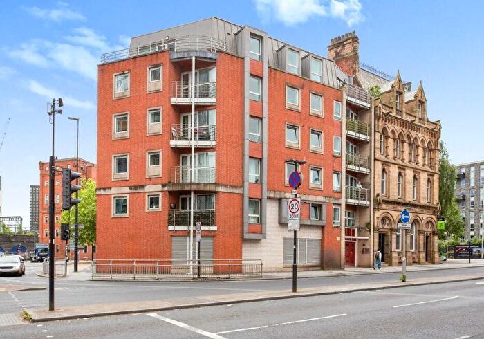 2 Bedroom Flat For Sale In Chapel Street, Salford, Lancashire, M3